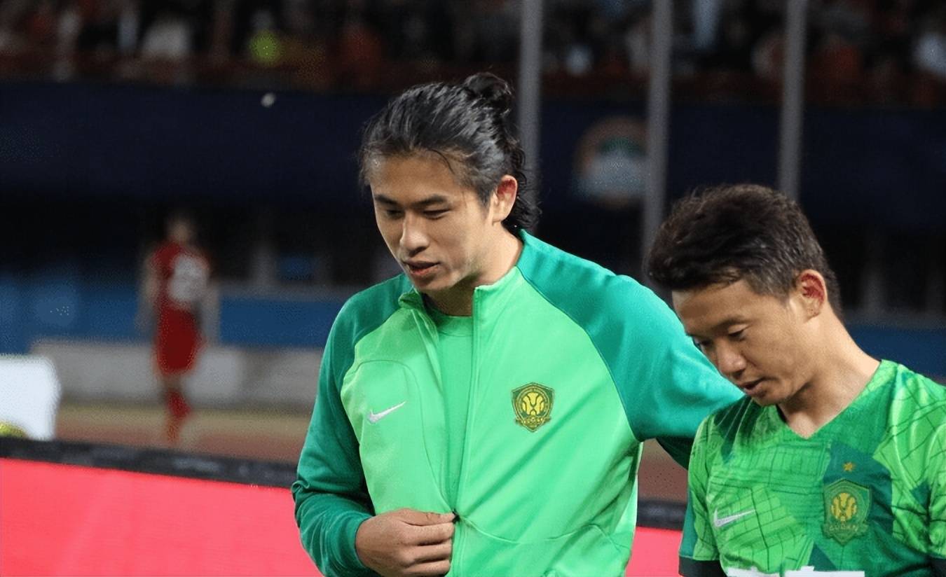 的张玉宁 今年一球没进 为什么还能入选国足_扬科维奇_进球_受伤