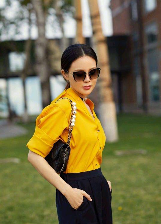 佟大为的妻子,拥有如此迷人的气质,难怪15年仍甜蜜似初恋_时尚_关悦