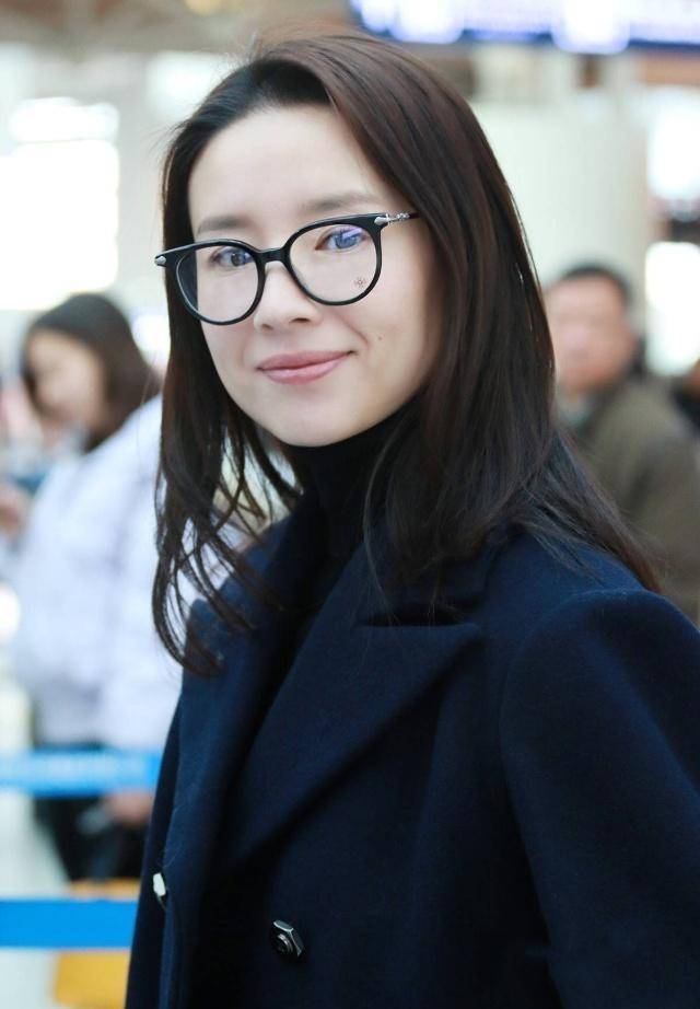 董洁只是戴副眼镜显胖20斤不止!