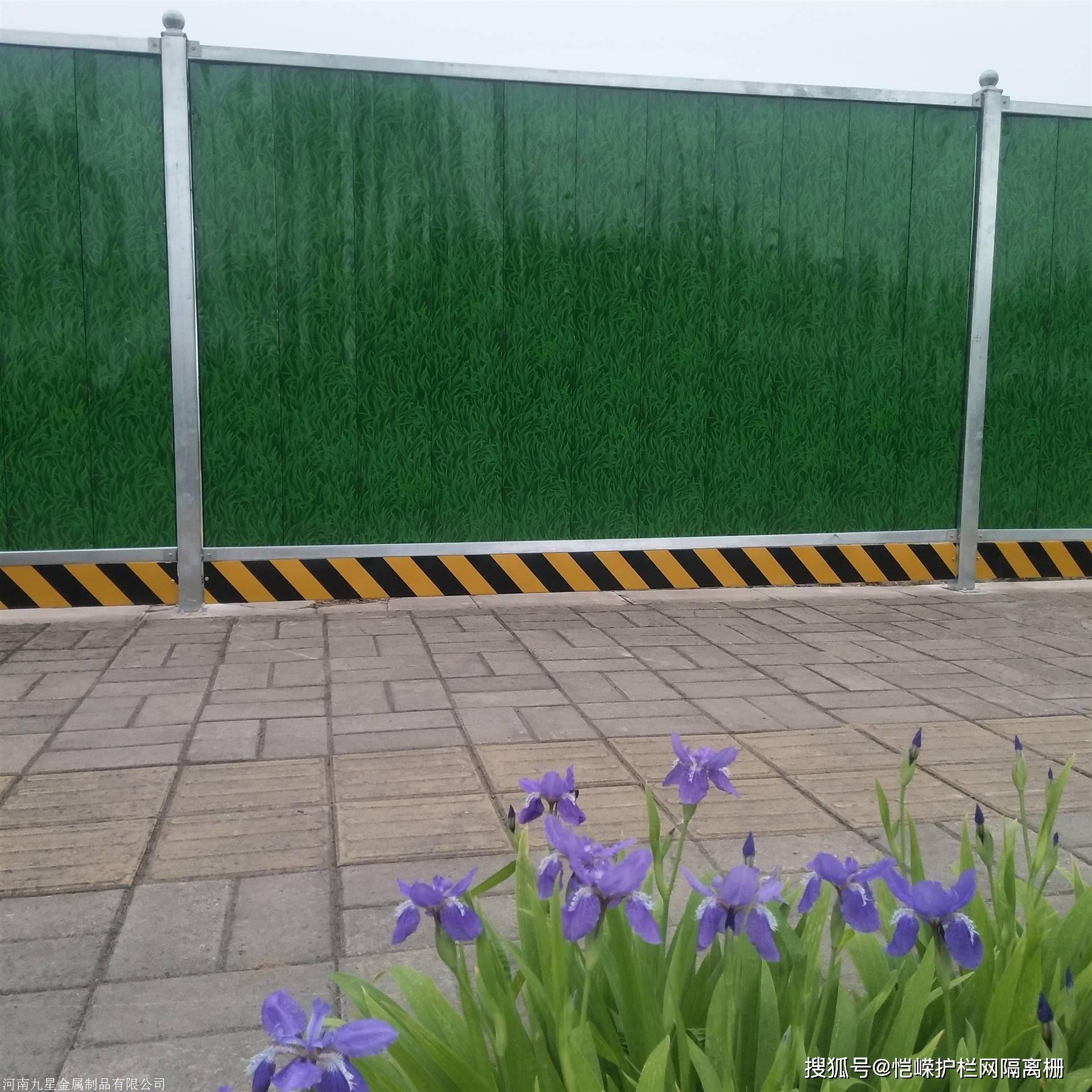 小草彩钢瓦围挡 工程施工安全围挡 仿真绿植施工围挡_应用_特点_颜色