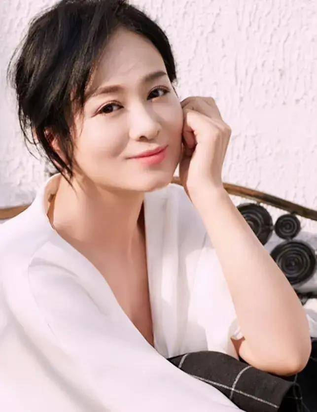 涓子:当红时嫁圈外丈夫,婚后生两子,如今还好吗?