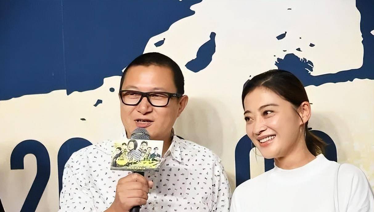 梅婷女儿参加钢琴赛,别人打扮像公主,只有她放松的像在自家客厅_曾剑