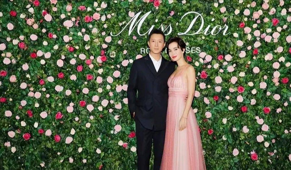 杨颖搭配韩庚球衣,老婆输了!