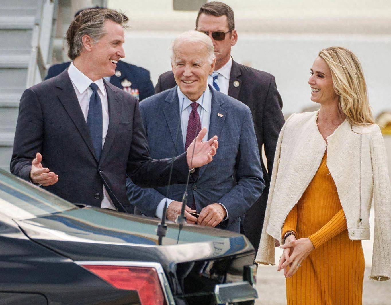 美国加州州长和夫人迎接拜登出席apec!