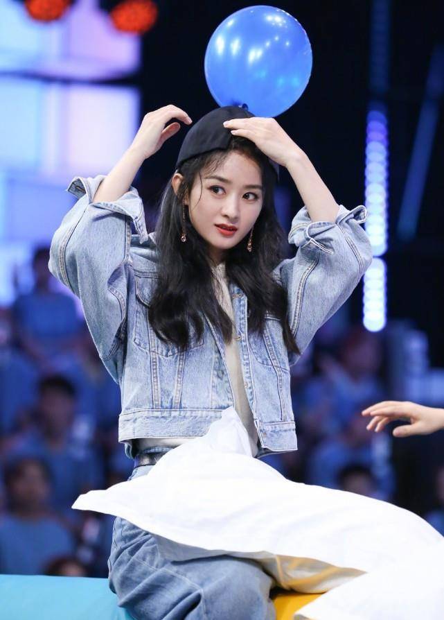 原创            赵丽颖李冰冰两大女神齐聚，看到谢娜的宣传语，关系好坏一目了然