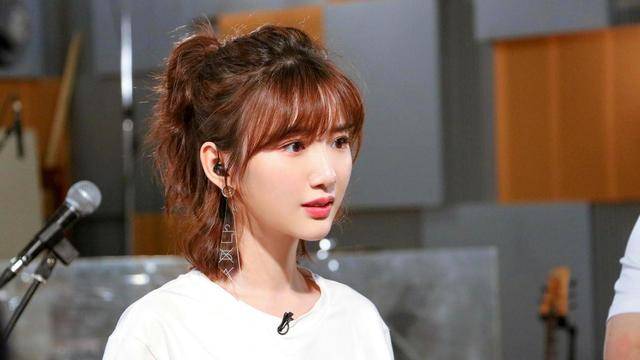 张一的闺蜜杨雁,剧外毛晓彤无情无义的闺蜜,让人害怕_张鑫_信任_剧中