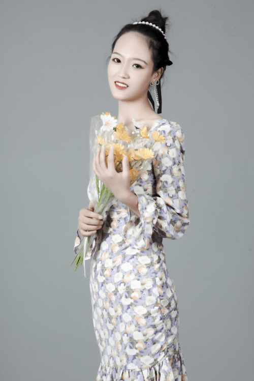 (图:陈玲)艺人基本资料陈玲 {模特}籍贯:河南凤格:时尚/性感星座:双鱼