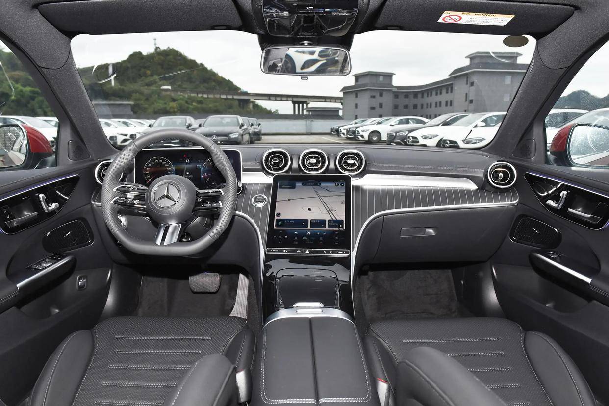 近半年月均销量13500!拿下家族销冠,静态评测2024款奔驰c260l