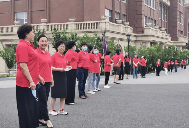 湖北工业大学研三学生烧炭轻生 脆弱轻生的大学生 陷入学历贬值窘境