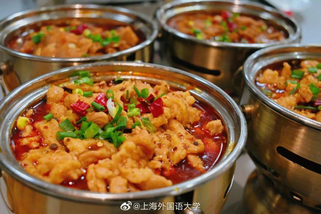 11重庆大学重庆大学囊括15个食堂,以太好吃又高颜值而出圈,馋得人民
