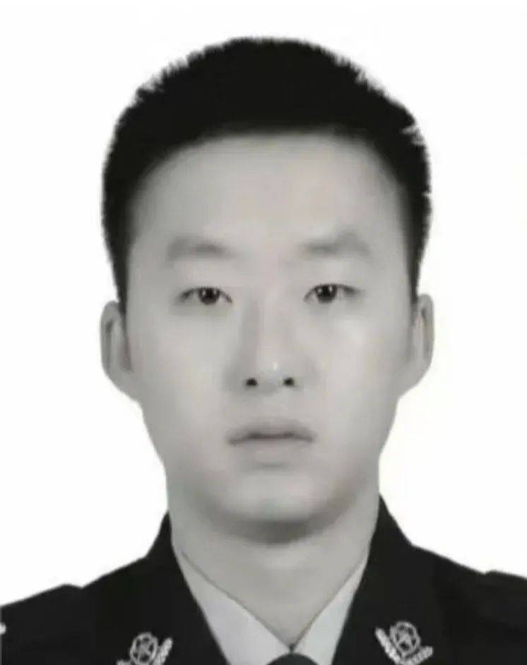 正能量禁毒英雄# #年轻的人民英雄# #为祖国荣誉牺牲# #安息吧先 