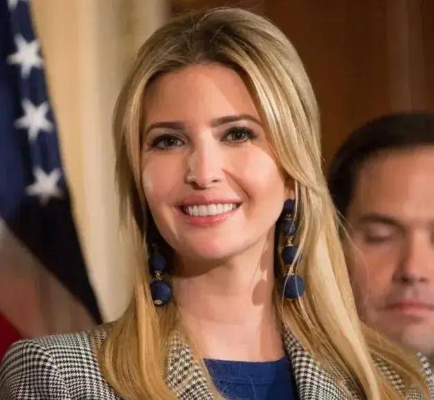 伊万卡11月9日晒最新自拍,容貌变化大引关注,越发像卡戴珊了_商业