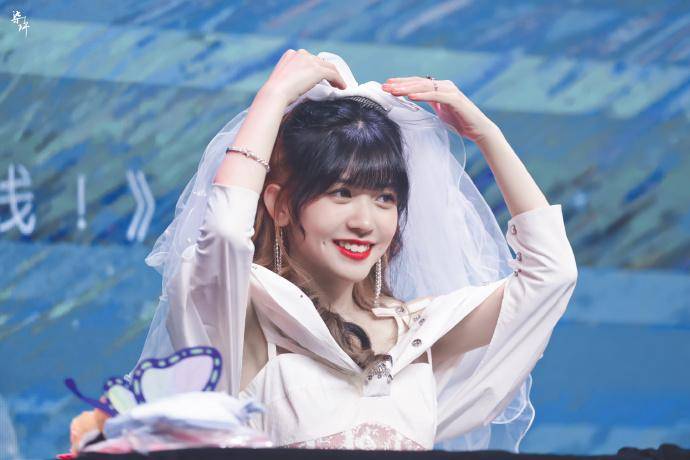 黄日莹好像李若彤!内娱英气甜妹卷起来_合作_周雨彤_感觉