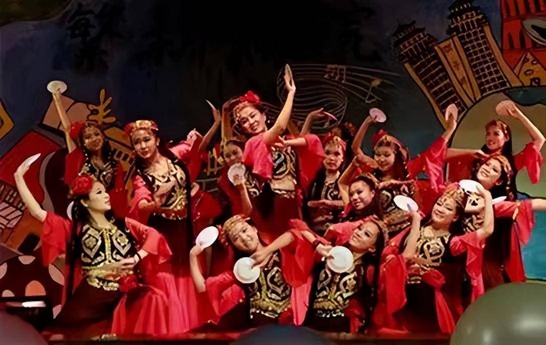 盘子舞表演性道具舞蹈