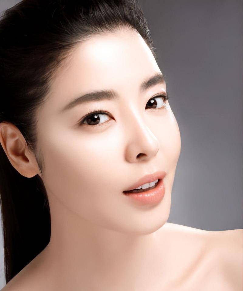 金奎丽1979年出生于韩国首尔,从小就对表演艺术表现出浓厚的兴趣.