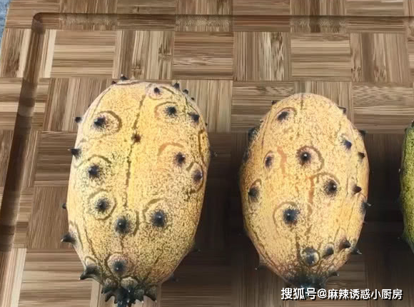 這水果長得像海參,1個賣12元得用吸管吸著吃,你們