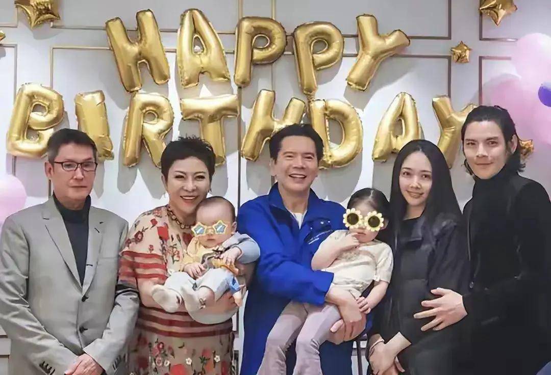 郭碧婷被赞比张碧晨聪明,不去父留子,要公婆,夫妻绑定彼此照应_向佐