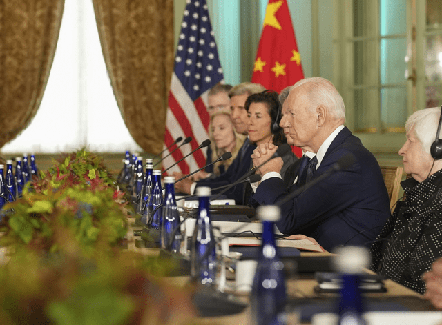 中美会谈4小时后,拜登亲口确认,自己的电话,可以直接打给中方_美方