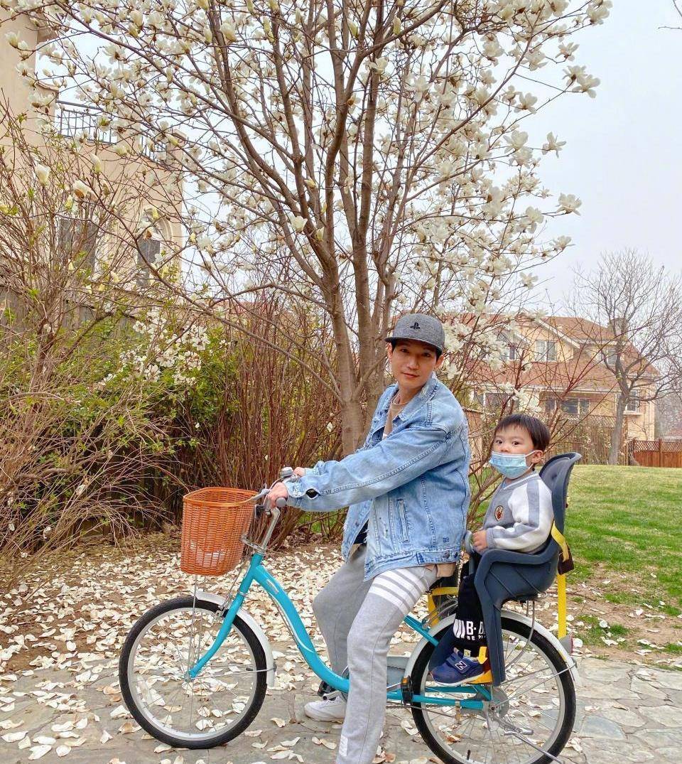 双料冠军陈楚生的"豪宅"火了,布置温馨,没有一丝俗气,真羡慕