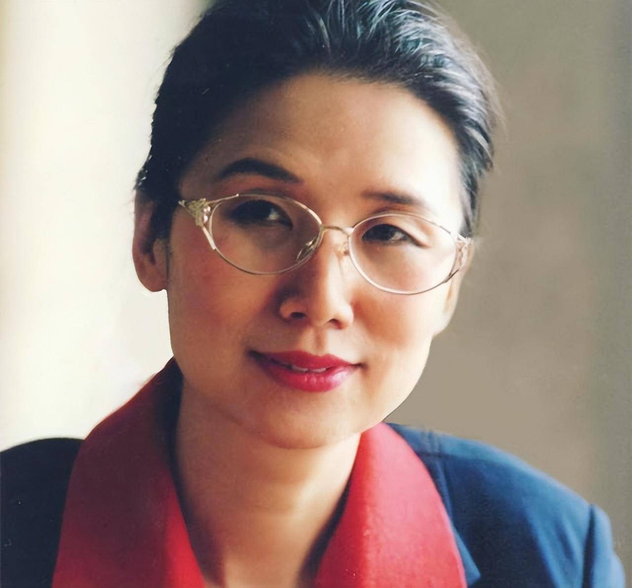 中科院教授杨佳,29岁失明被丈夫孩子抛弃,之后她用8年逆风翻盘_小时候