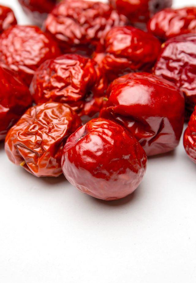 同样都是枣,灰枣和红枣有什么区别_口感_维生素_果肉