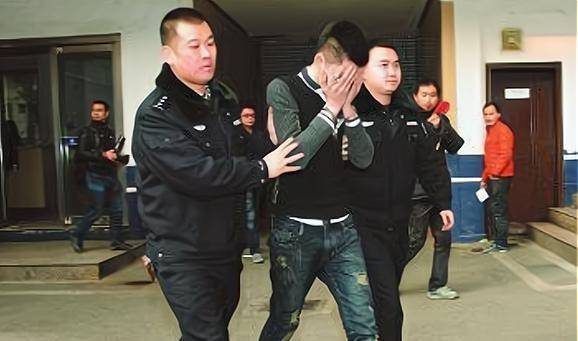 警察抓人要响警报声,坏人闻声不跑吗?其实好处还很多_犯人_警车_事情