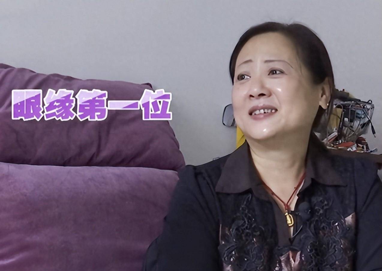 57岁大姐相亲,大哥只用一招,就让她投怀送抱,年轻人都自愧不如_前夫