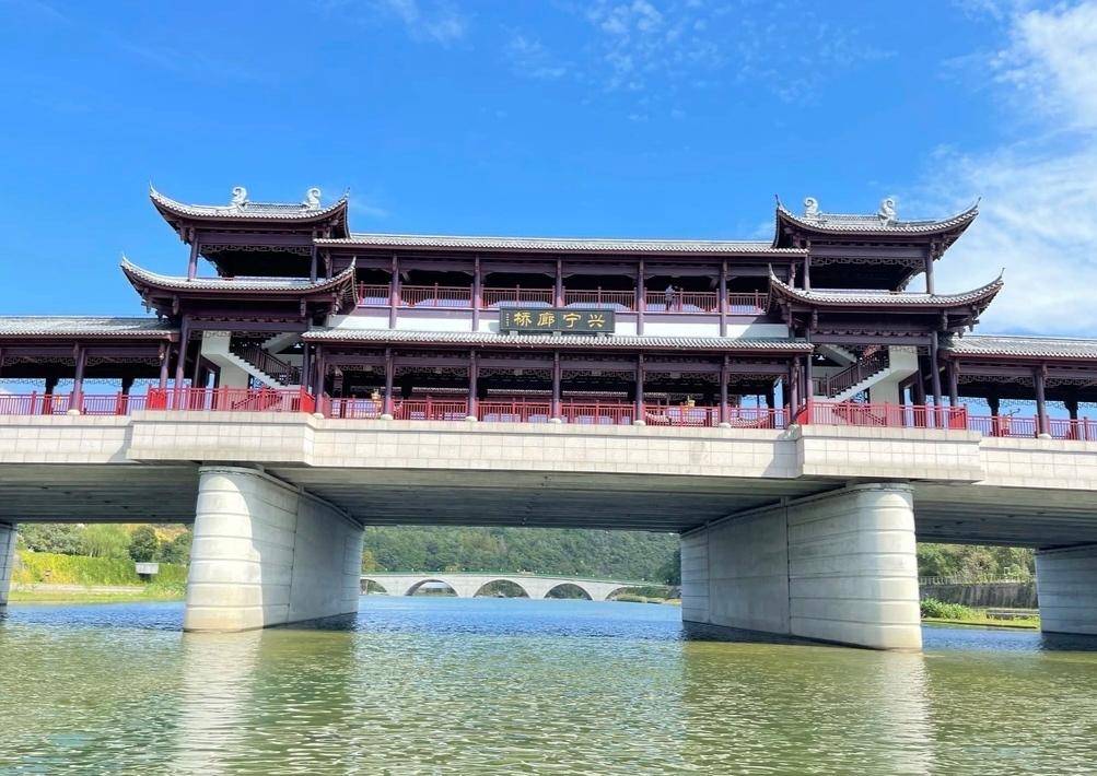 宁海兴宁廊桥:一座连接历史与现代的古建筑_人们_大自然_古桥
