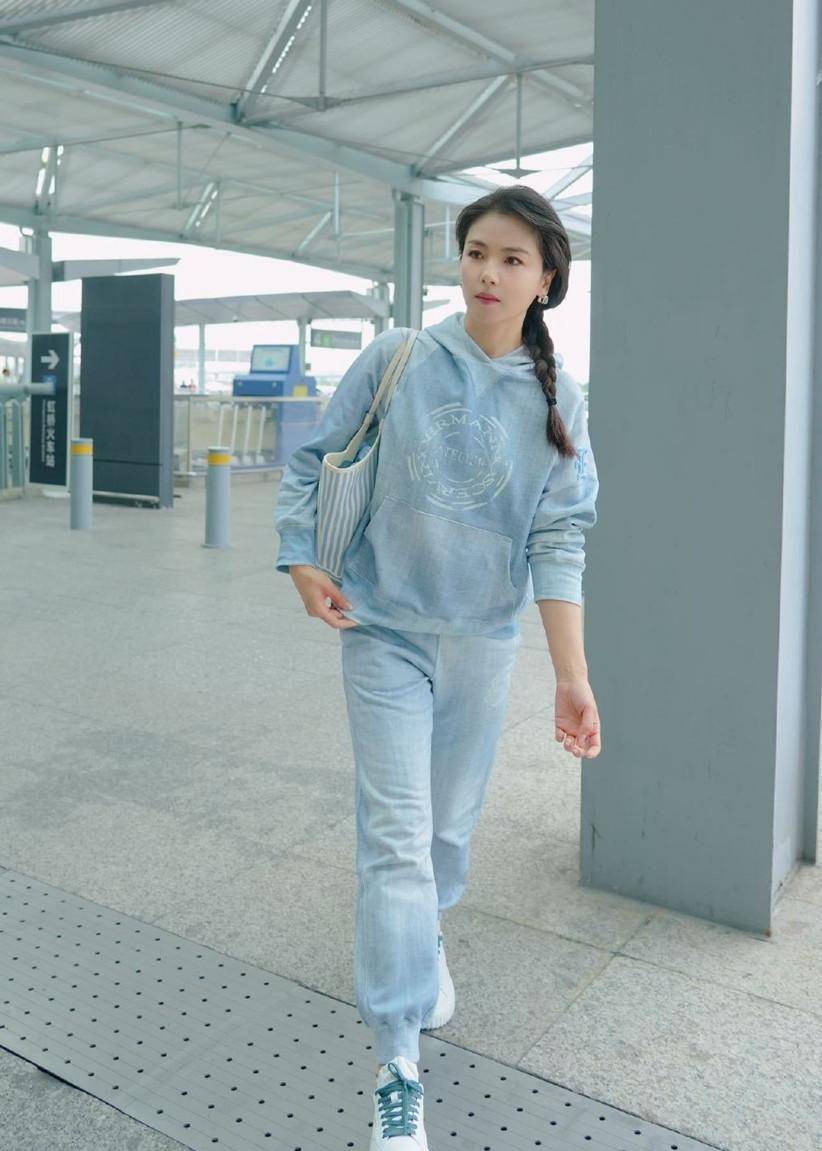 刘涛机场穿搭好大胆!