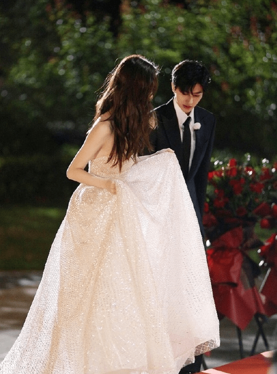 angelababy新瓜曝光,在海外高调复出,与某男星旧情复燃?