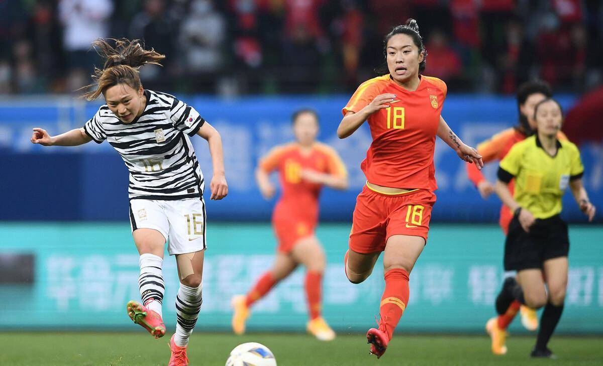 她在英超女足球队托特纳姆热刺女足的,2021年她在联赛杯中打进一球,在