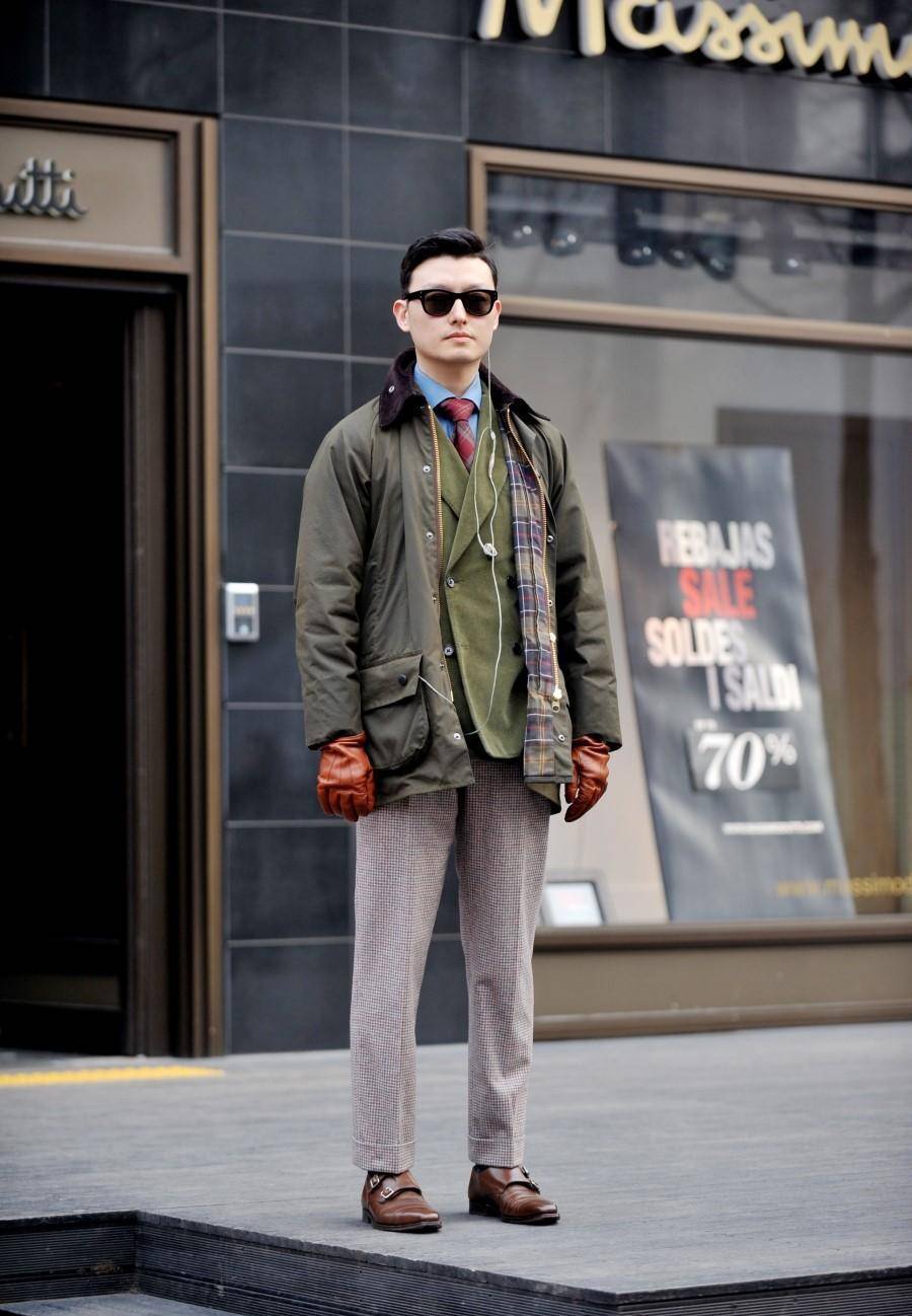 建议中年男人:冬天少穿这4种"带毛的衣服",看着油腻,很老气_男性_时尚