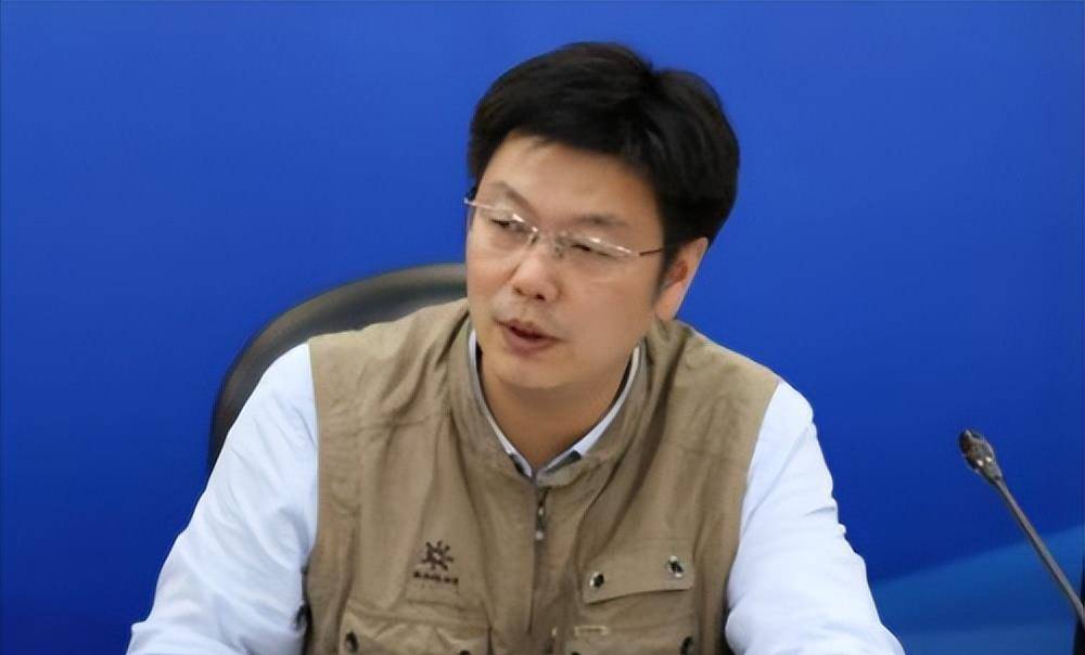 西南交大迎来"新校长",今年48岁,曾在北交大任职,履历很精彩_闫学东