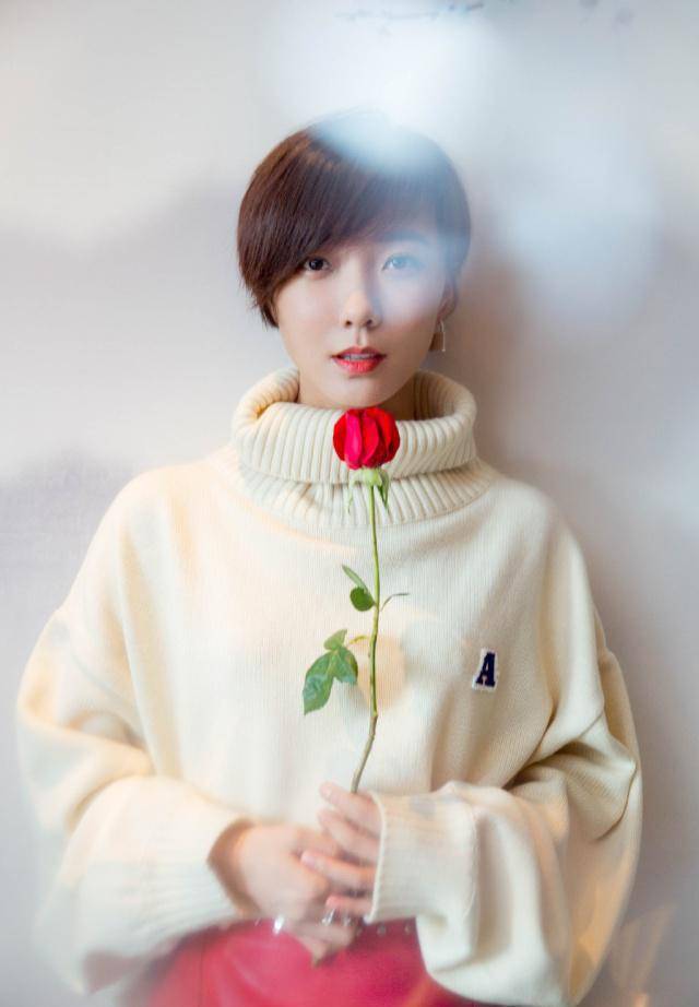 35岁王珞丹只是换款波波头,显小10岁秒变18岁少女,看完好想剪_照片