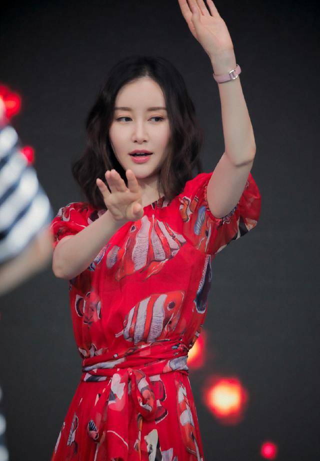 30岁舒畅终于红了,只因剪摩卡波波头短发,网友:看完后也想剪_发型