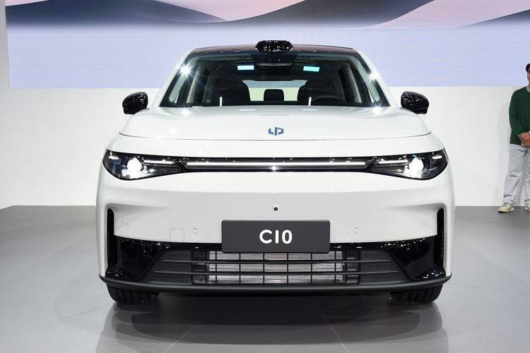 技术迭代/全新设计 广州车展体验零跑c10_搜狐汽车_搜狐网