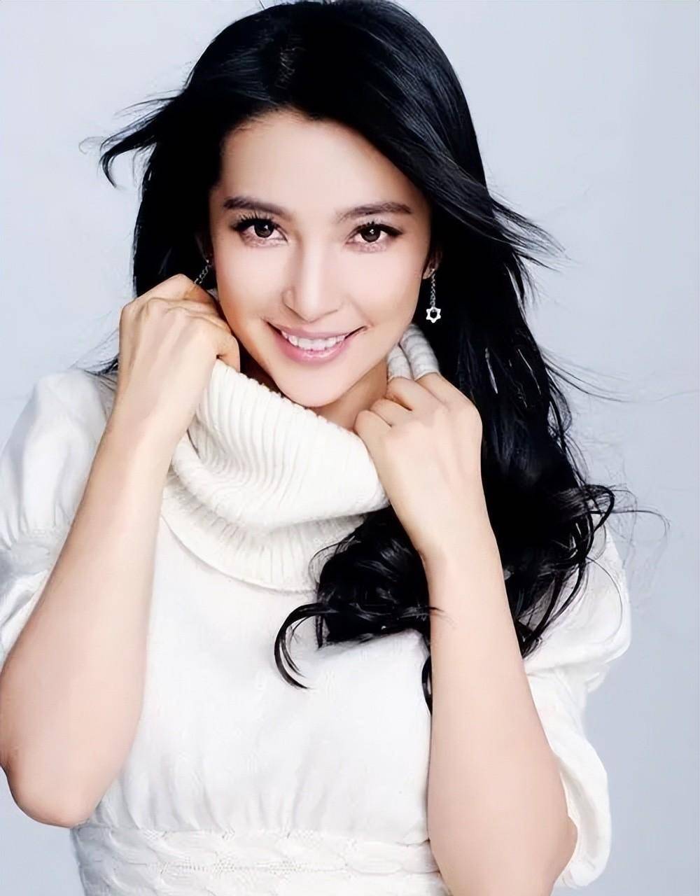 趋炎附势谄媚逢迎,讨好大佬陪睡上位,"白莲花"李冰冰现形记_生活_工作