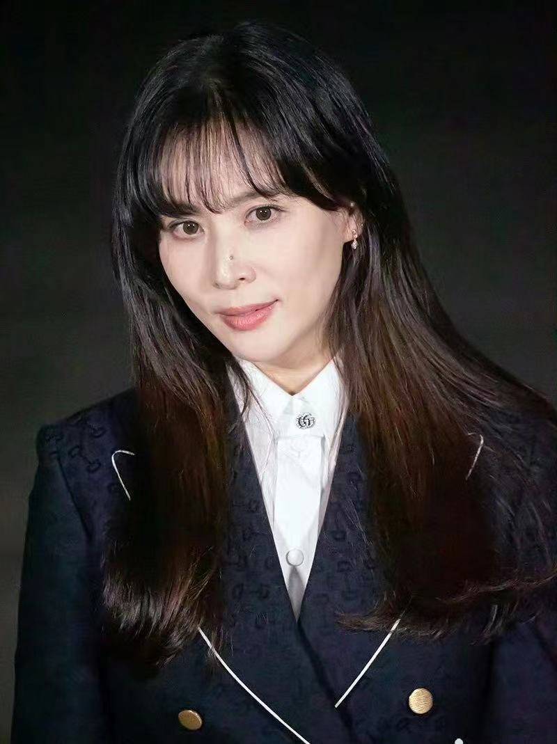 韩媒曝顶级明星偷税3亿韩元,传张东健老婆高小英,网友嘲金额小_偷漏税