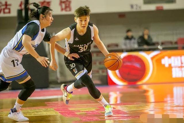 wcba激战正酣,四川女篮险胜山西,刘禹彤大爆发_比赛_韩旭_内线