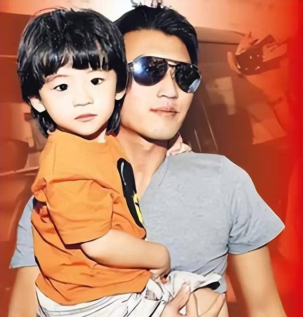 张柏芝包场为幼子庆生,侧颜照呆萌可爱,张柏芝全程陪玩_儿子_小王子