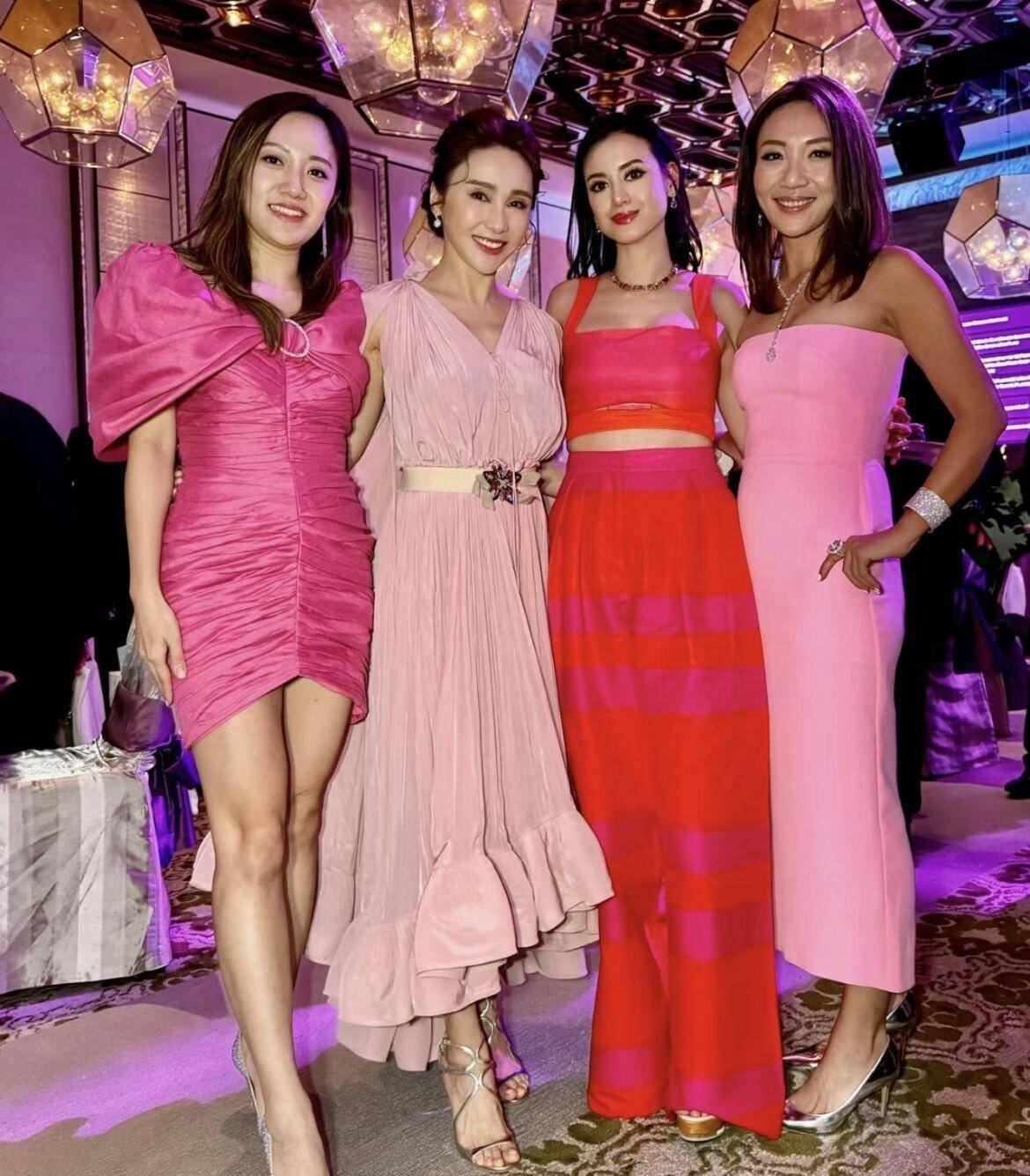 徐子淇站c位,谢玲玲独宠黎姿,李嘉欣靠边站_网友_明星_视频