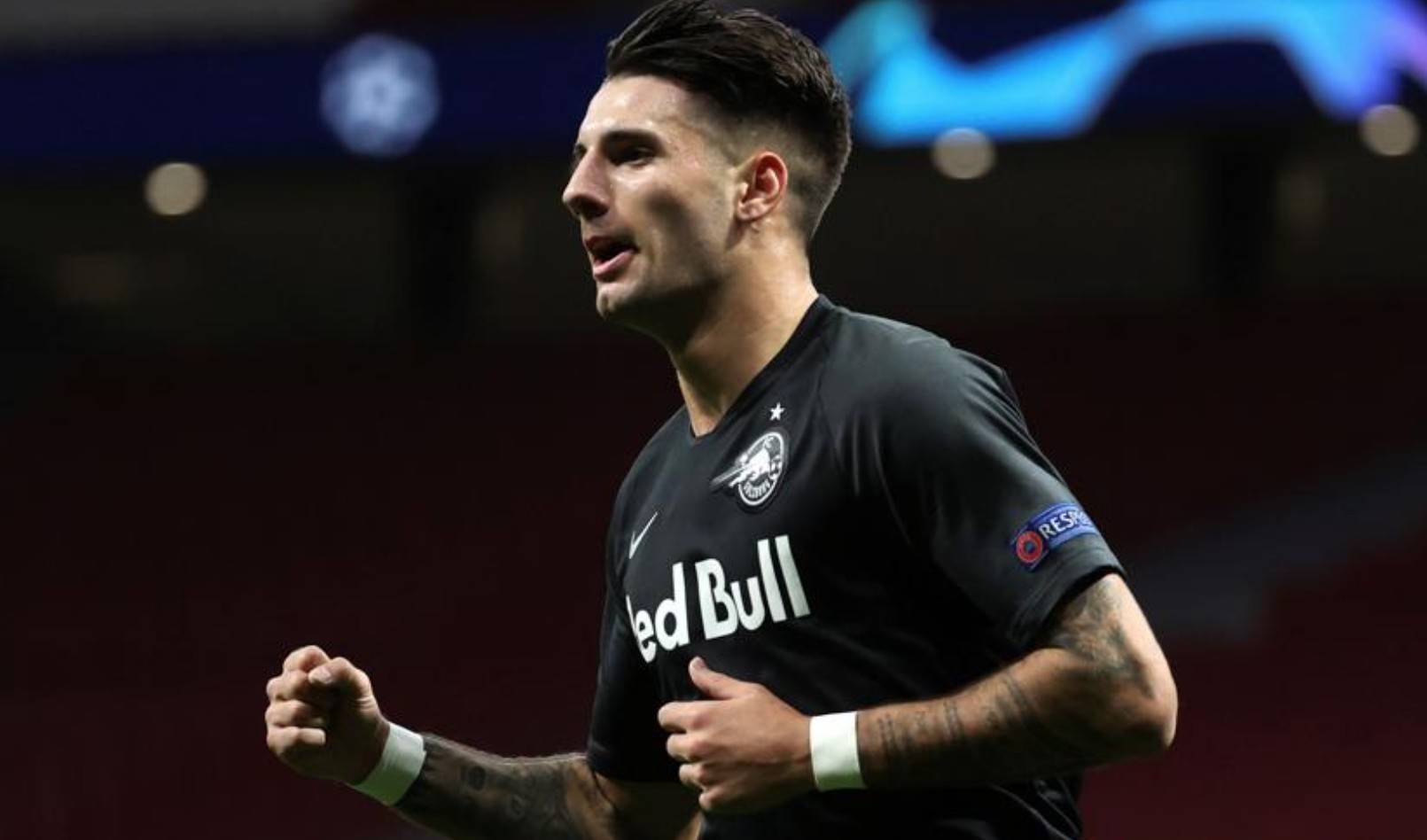 匈牙利足球之光:索博斯洛伊的双响庆祝与不败神话_比赛_胜利_球迷