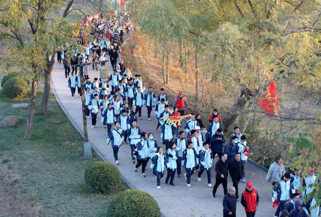 距离高考200天临汾一中为高三学子举行励志远足活动_张杨_年级_班级