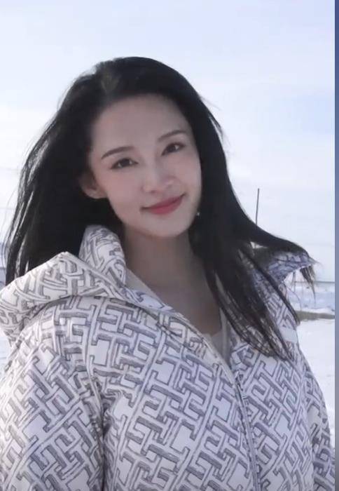 33岁知名女星李沁旅居新疆!