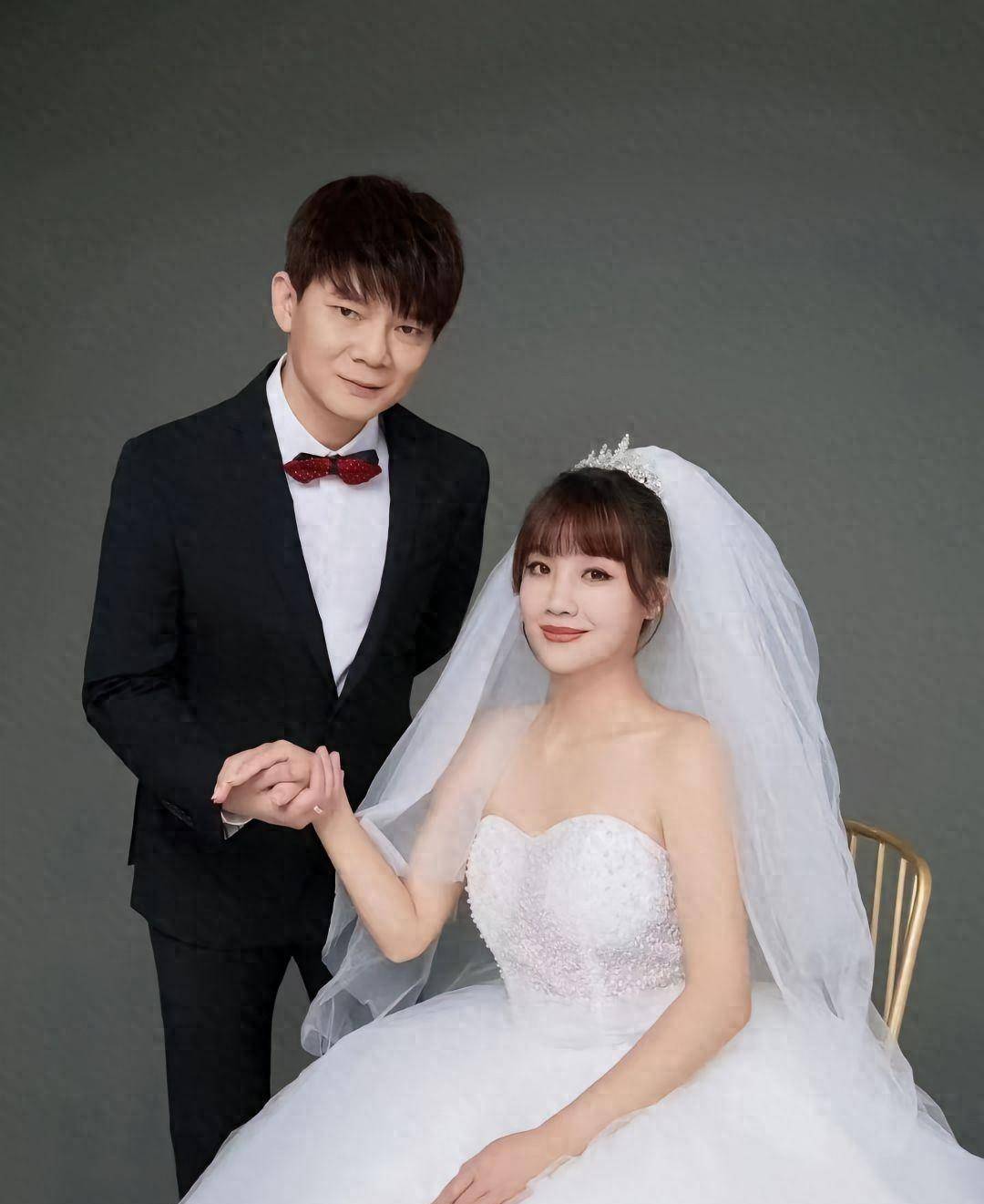 歌手六哲今日大婚,网红许华升到场祝贺,现场围满粉丝_婚礼_音乐_祝福