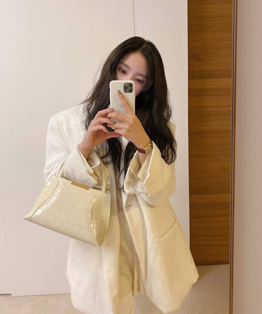 朴孝敏16套春季对镜穿搭,配色简约风格百变!照着穿准没错!