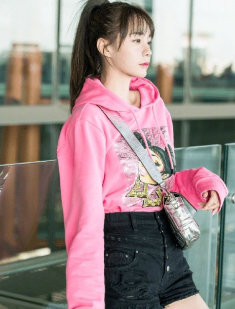 热巴,关晓彤,沈梦辰仨人"侧脸照"当看到热巴:不言而喻_身材_照片_气质