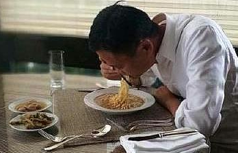 首富马云，披着土豪外衣，吃着平民的饭菜，网友：你不有钱谁有钱(图4)