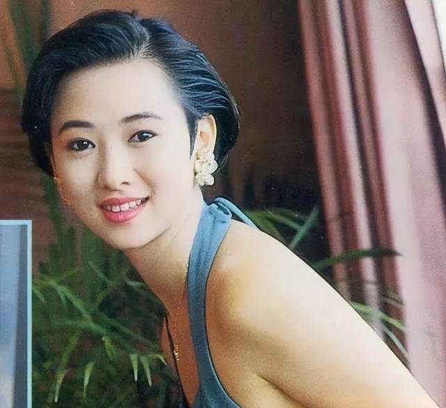 55岁的翁虹与98岁的父亲,她的长相,是对父母长相优点的完美复刻_照片