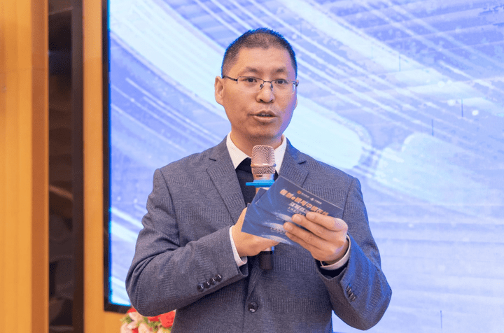 由中钢银通电子商务股份有限公司总裁助理兼市场部总经理张铁山主持